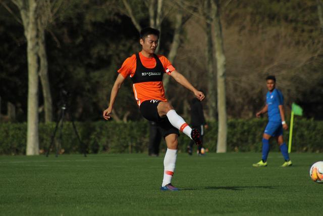 因凡蒂诺晒与印尼足协主席托希尔合照