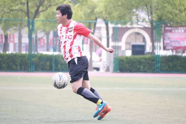 翟晓川13+10首钢6人上双轻取上海 王哲林20+14